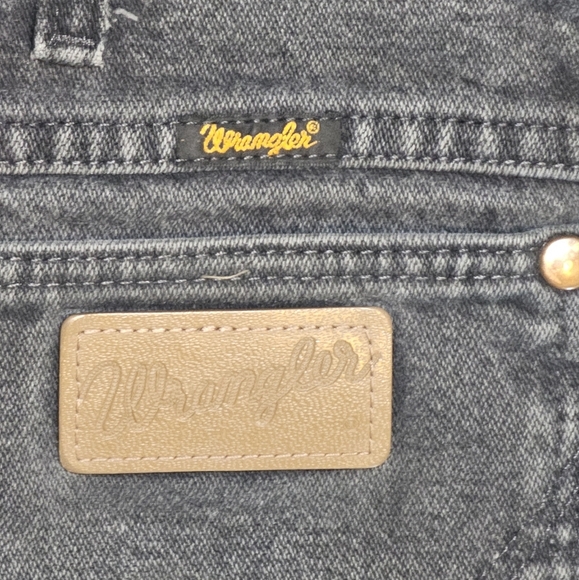 Wrangler Mens 34x30. Black Straight Leg Jeans. With The Hem Undone. - Picture 3 of 5